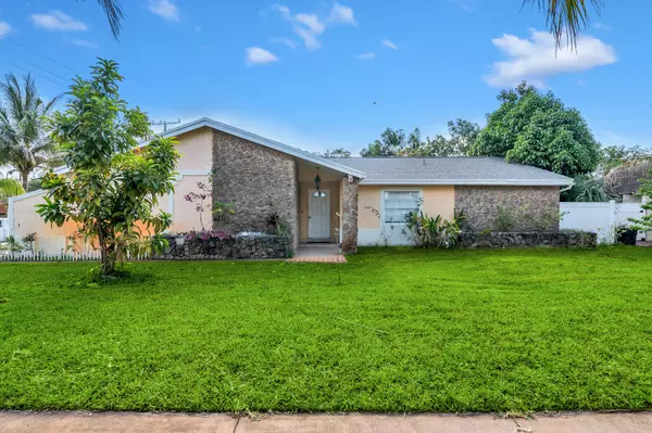 1206 Fernlea DR, West Palm Beach, FL 33417