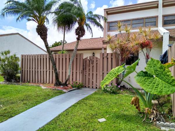 1976 Monks CT, West Palm Beach, FL 33415