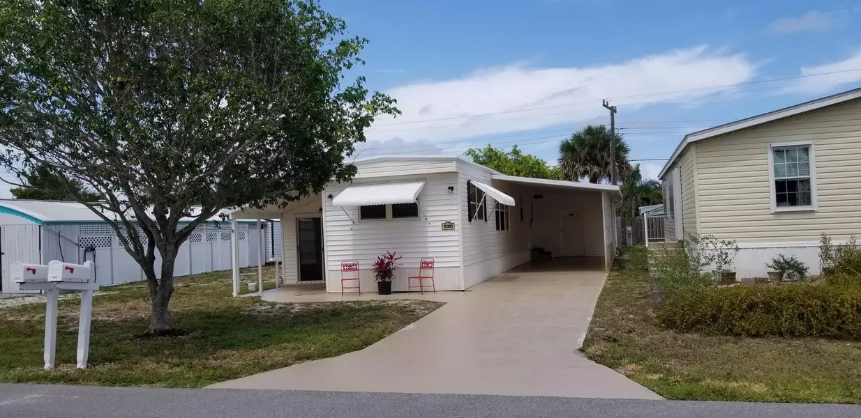 8395 SE Wren AVE, Hobe Sound, FL 33455