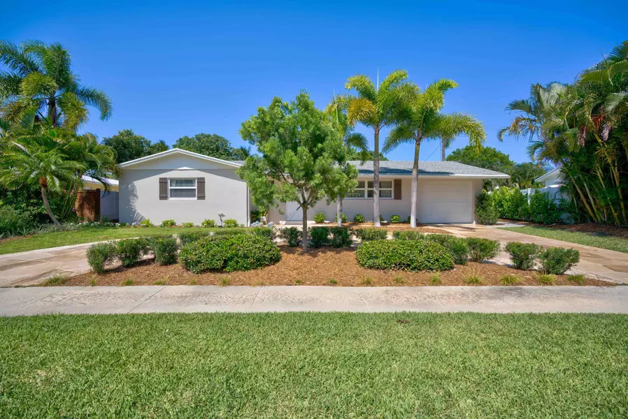 39 Willow RD, Tequesta, FL 33469