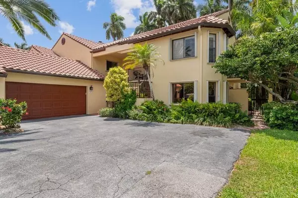 7 Via Lago, Boynton Beach, FL 33435