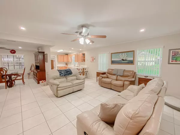 Fort Pierce, FL 34982,4803 Pinetree DR