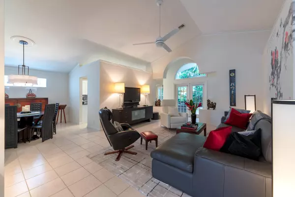 Palm Beach Gardens, FL 33418,438 Woodview CIR