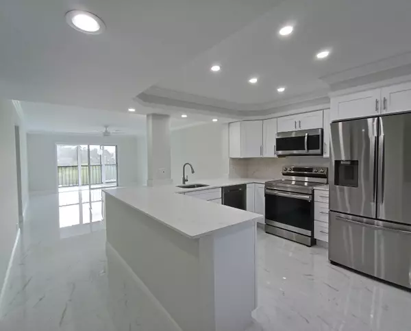 Delray Beach, FL 33446,7006 Huntington LN 203