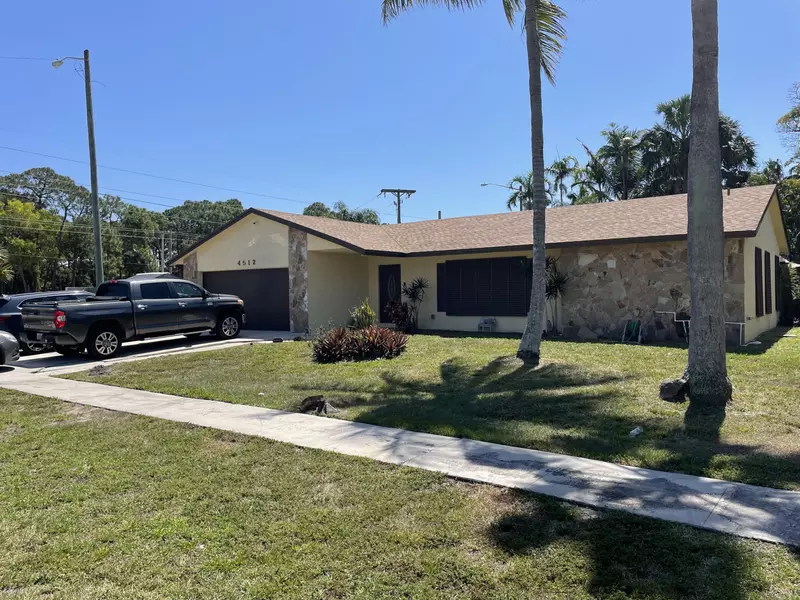 4512 Blue Pine CIR, Lake Worth, FL 33463