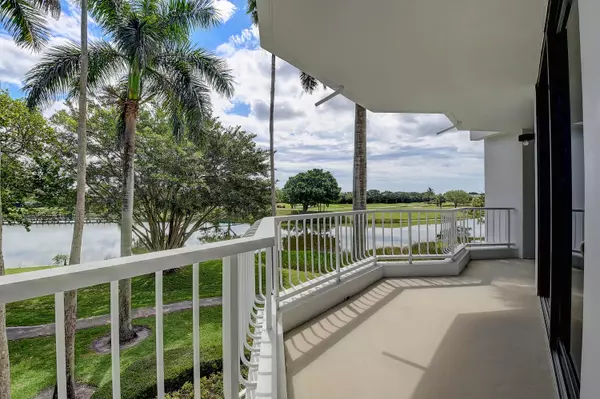 Boca Raton, FL 33434,20310 Fairway Oaks DR 121