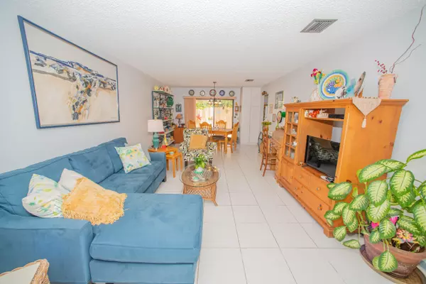 Lantana, FL 33462,815 Andrew Redding RD 405