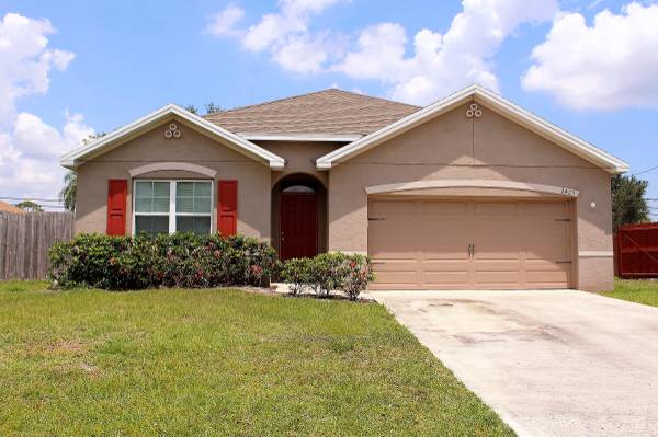 2425 SW Falcon CIR, Port Saint Lucie, FL 34953