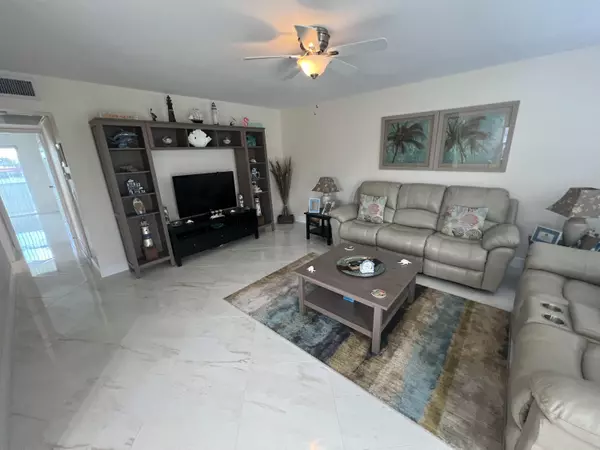 Delray Beach, FL 33446,221 Tuscany D