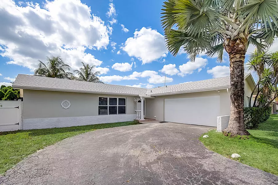 121 Meadowlark DR, Royal Palm Beach, FL 33411