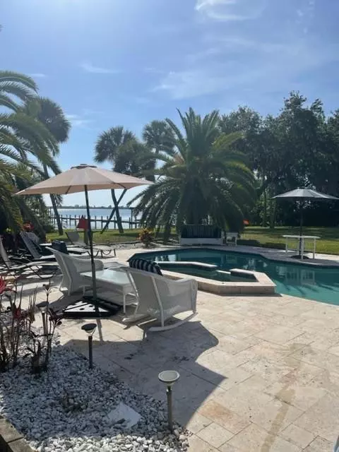 Vero Beach, FL 32967,8740 Shore LN