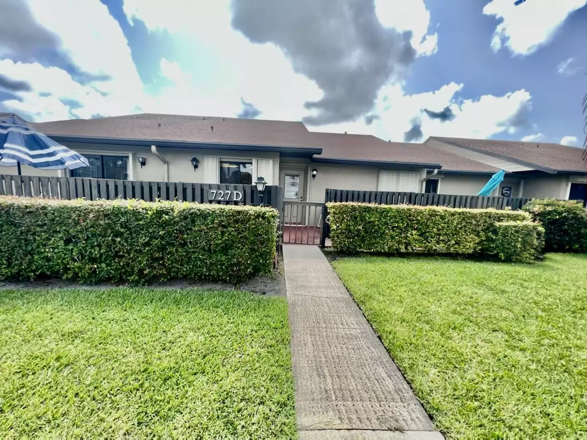 Greenacres, FL 33415,727 Sunny Pine WAY D