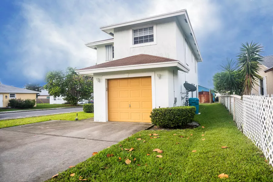 504 NW 11th AVE, Boynton Beach, FL 33435