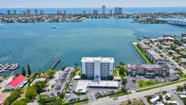 Riviera Beach, FL 33404,3040 Lake Shore DR 302