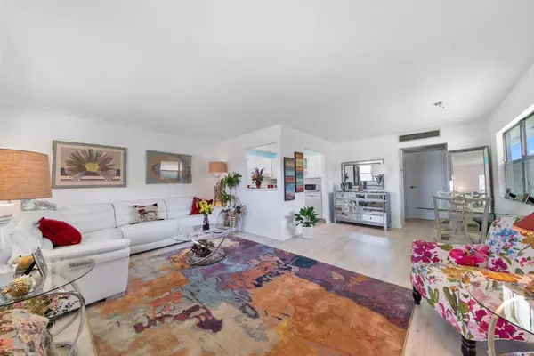 Delray Beach, FL 33446,90 Seville F