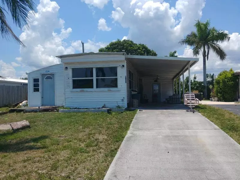 8450 SE Eagle AVE, Hobe Sound, FL 33455