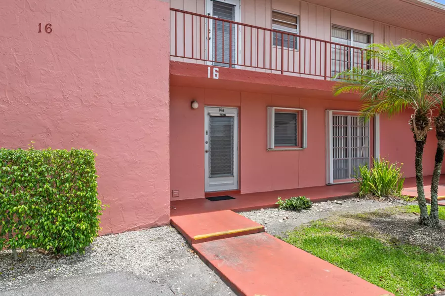 16 Golfs Edge A, West Palm Beach, FL 33417
