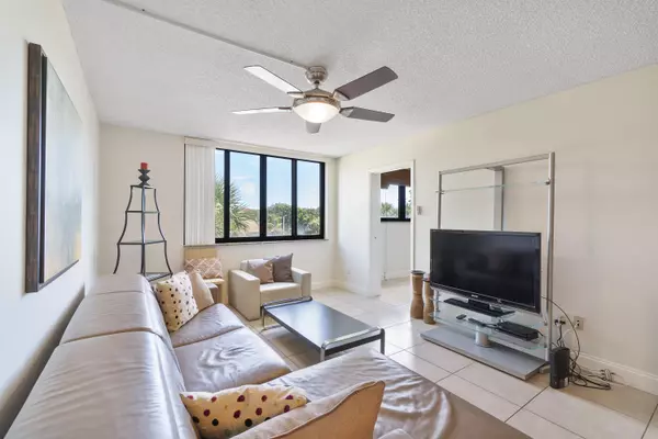 Delray Beach, FL 33444,755 Dotterel RD 1308