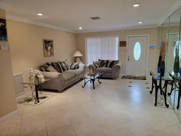 West Palm Beach, FL 33406,3464 Tyringham DR