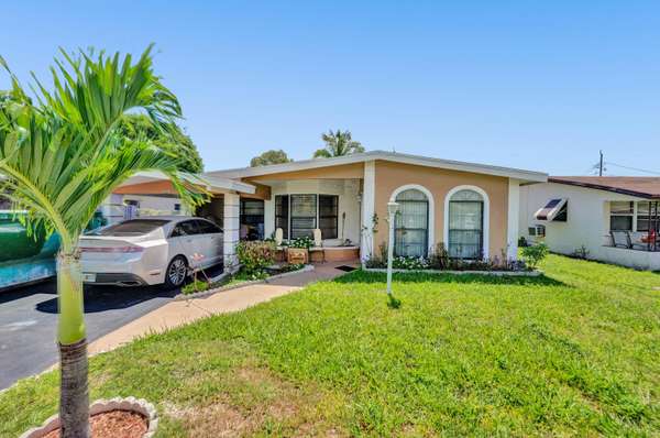 329 SW 8th AVE, Delray Beach, FL 33444