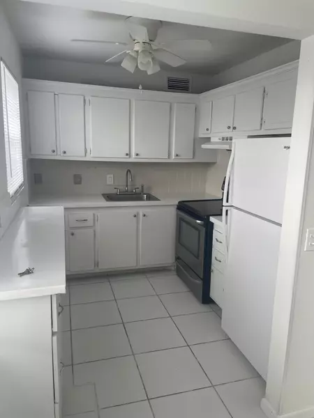 432 Chatham U, West Palm Beach, FL 33417