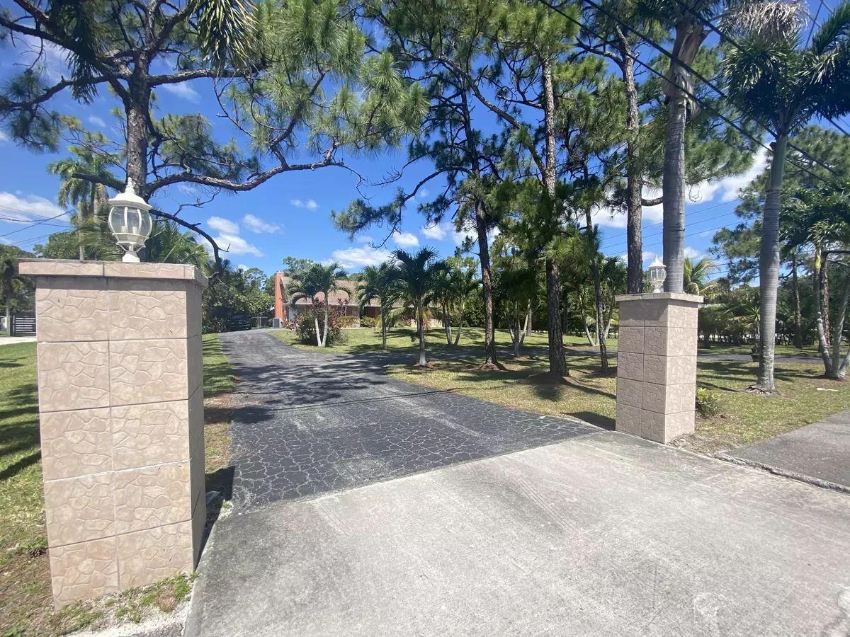 West Palm Beach, FL 33412,6877 Royal Palm Beach BLVD