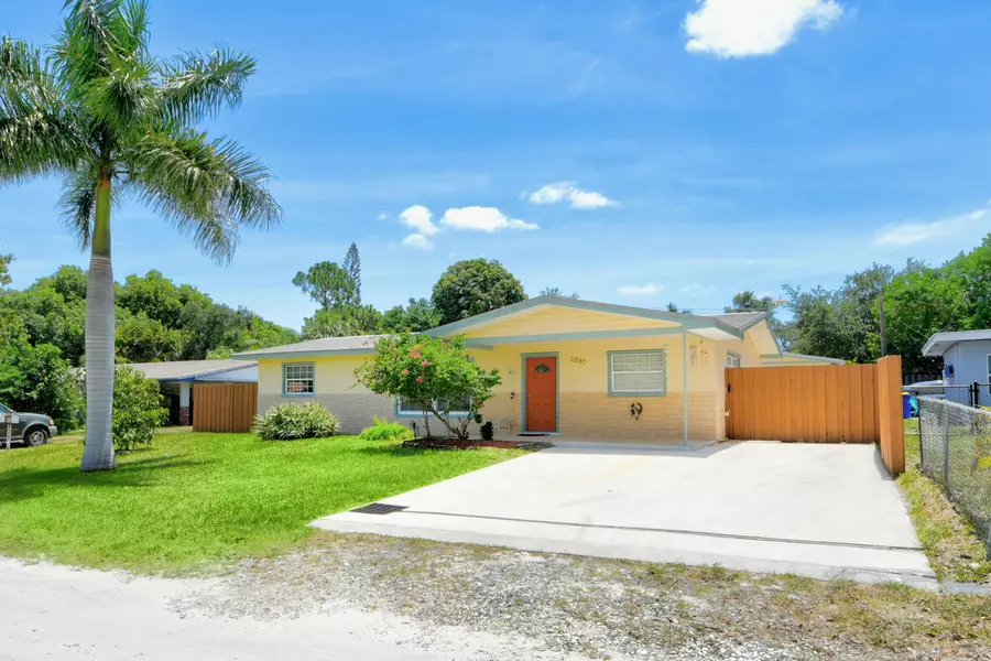 2567 SW Barbara AVE, Palm City, FL 34990