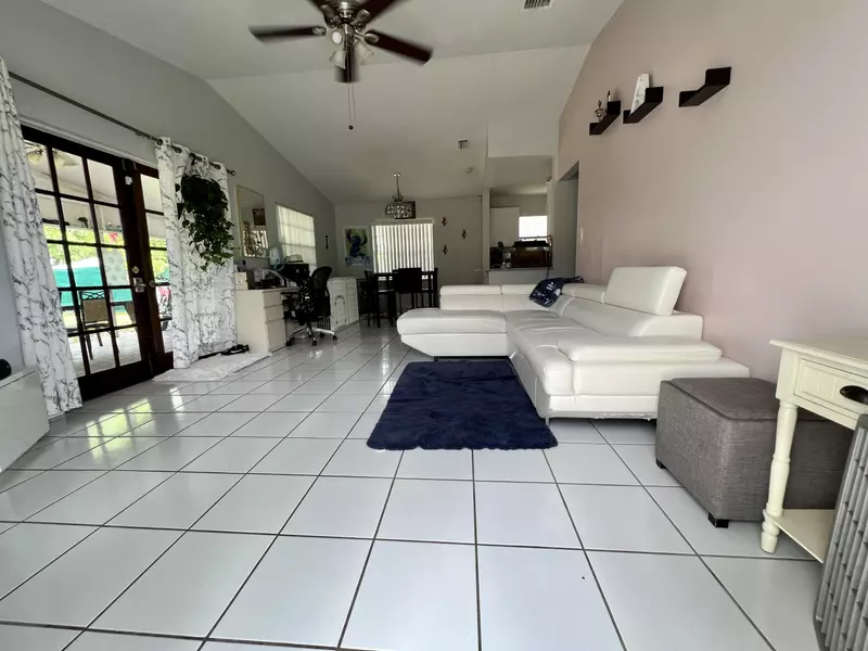 240 Fleming AVE, Greenacres, FL 33463