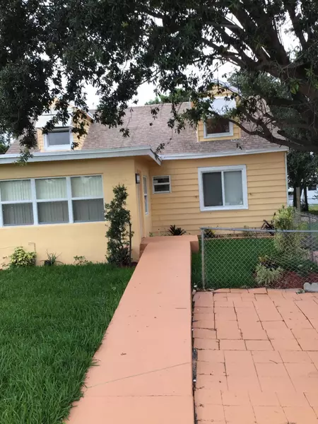 619 SW 10th ST, Delray Beach, FL 33444