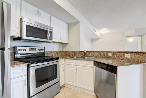 Hypoluxo, FL 33462,1200 Scotia DR 204