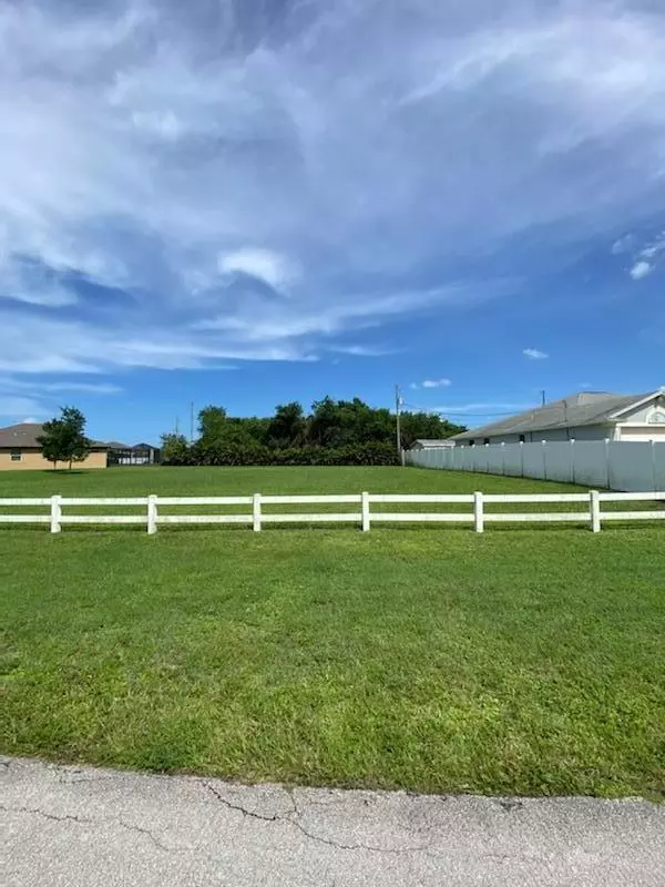 Port Saint Lucie, FL 34953,560 SW Nagle PL