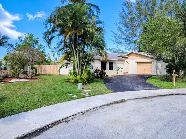 3955 NW 3rd CT, Deerfield Beach, FL 33442