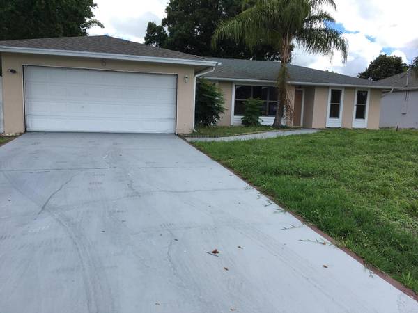 2437 SW Monterrey LN, Port Saint Lucie, FL 34953