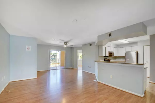 Hypoluxo, FL 33462,400 Scotia DR 305