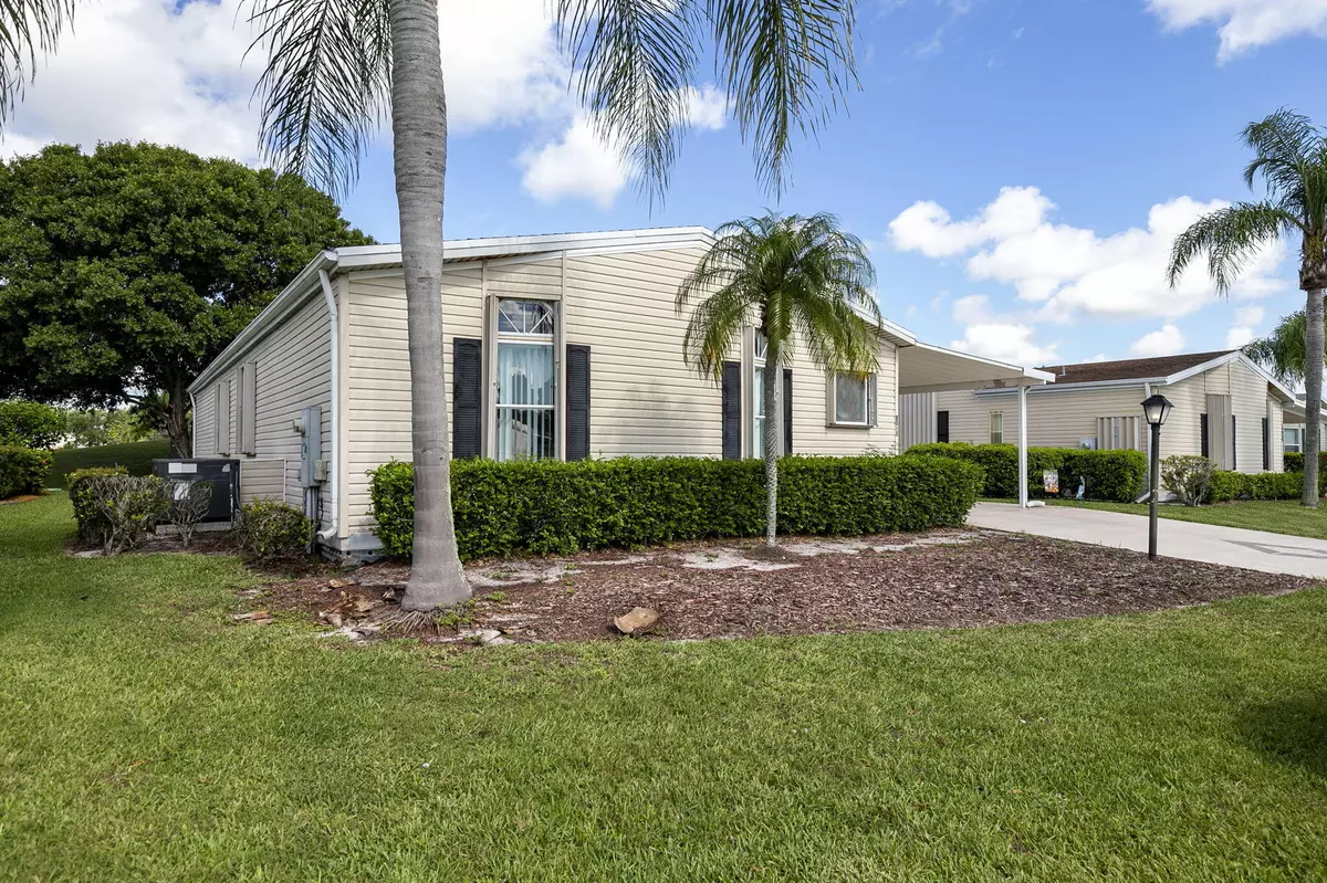 Port Saint Lucie, FL 34952,8045 Meadowlark LN