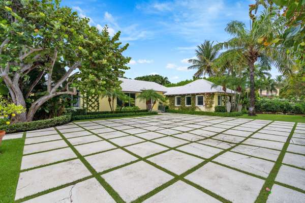 220 Arabian RD,  Palm Beach,  FL 33480