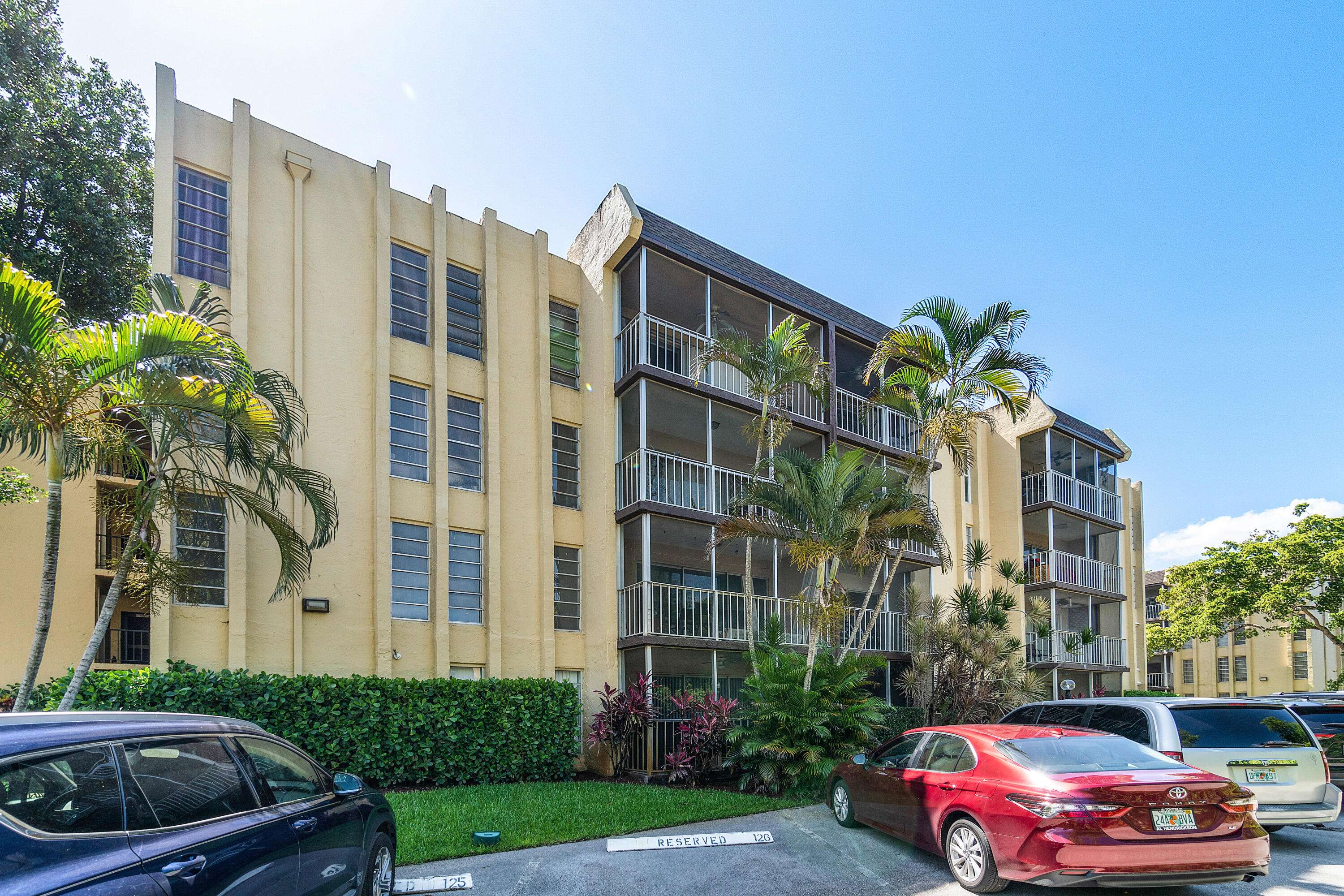 Plantation, FL 33324,483 N Pine Island RD C205