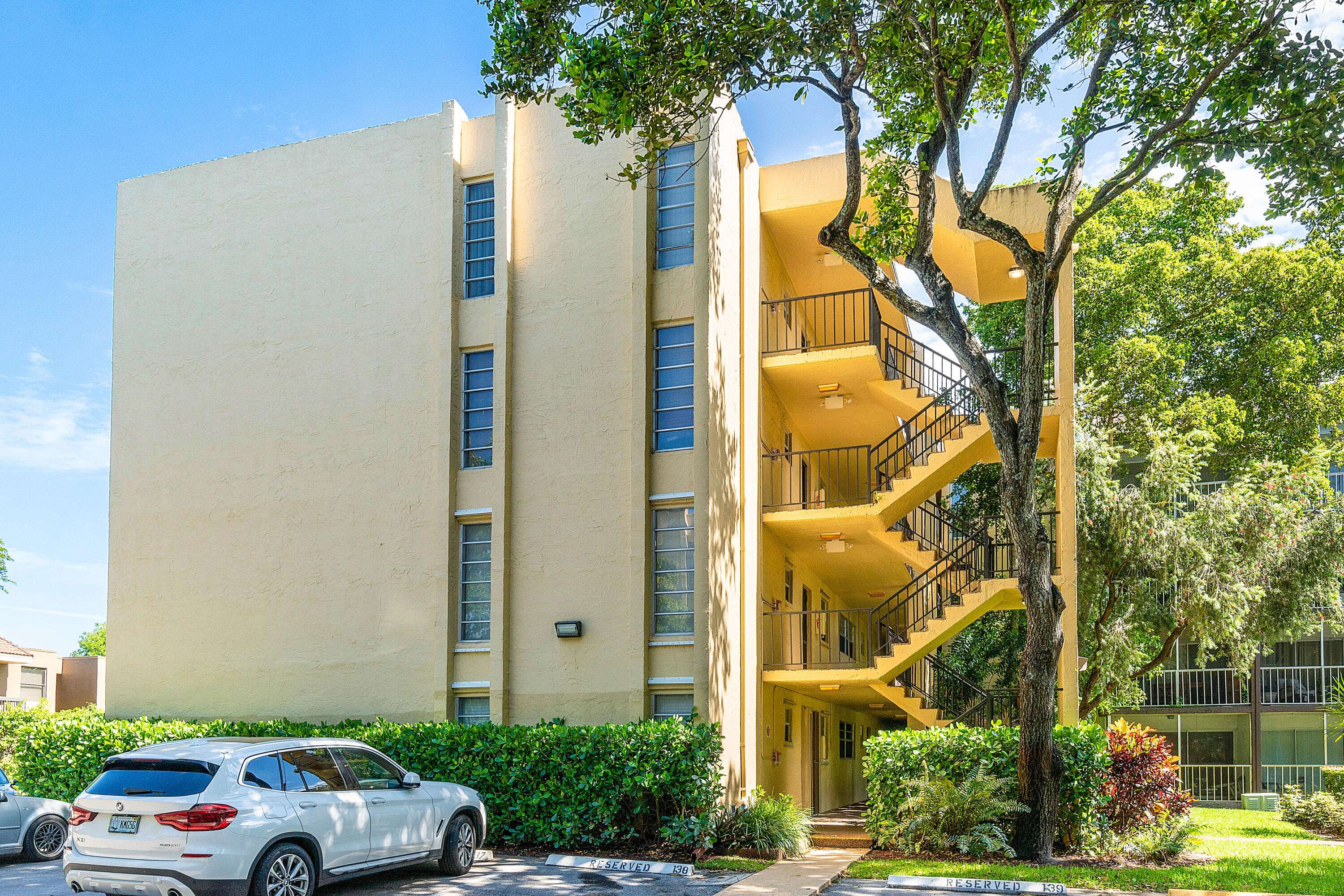 483 N Pine Island RD C205,  Plantation,  FL 33324