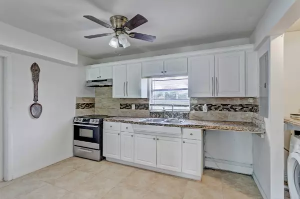 Riviera Beach, FL 33404,1136 W 7th ST