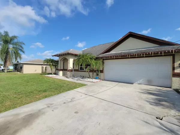 Port Saint Lucie, FL 34983,562 SE Seahouse DR