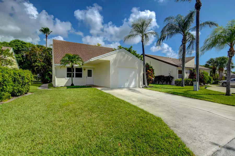 51 E Tara Lakes DR, Boynton Beach, FL 33436