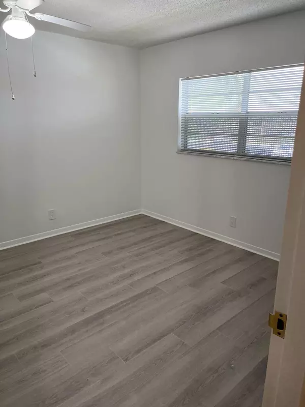 Delray Beach, FL 33446,5 Abbey Lane 202