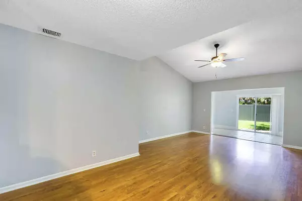 Jupiter, FL 33458,246 Palmetto CT