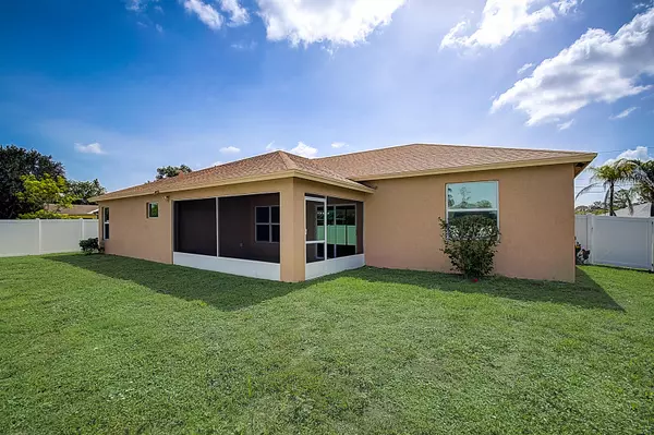 Port Saint Lucie, FL 34953,559 SW North Quick CIR