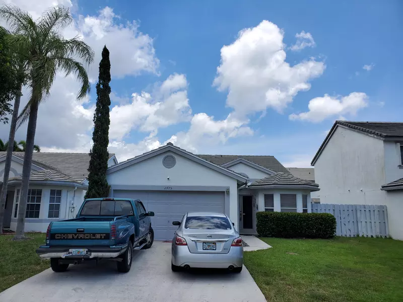 2975 Torrey Pine LN, Lake Worth, FL 33462