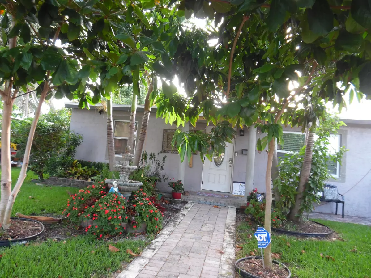 Lake Worth Beach, FL 33460,623 S E ST