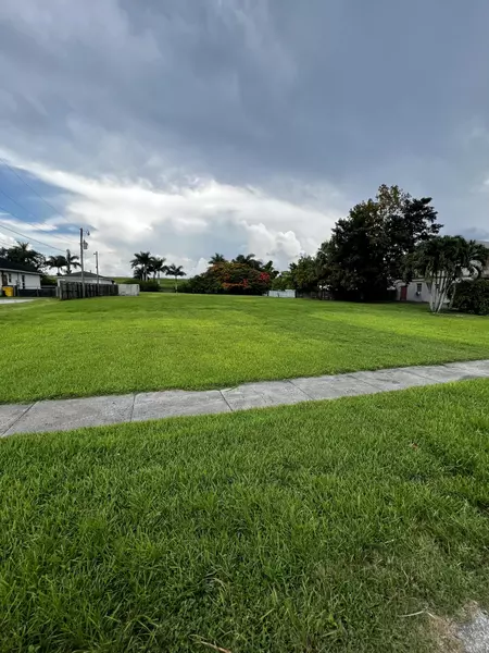 2179 Bacom Point RD, Pahokee, FL 33476