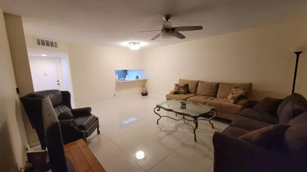 Delray Beach, FL 33484,5130 Las Verdes CIR 303