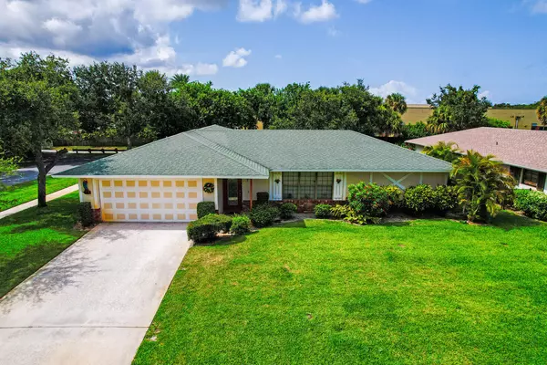 2745 Omega PL, North Palm Beach, FL 33408