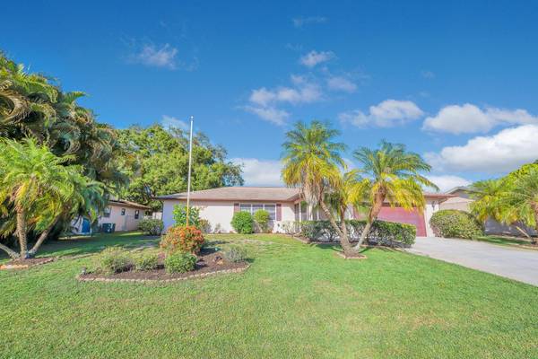 869 SE O'Donnell LN, Port Saint Lucie, FL 34983